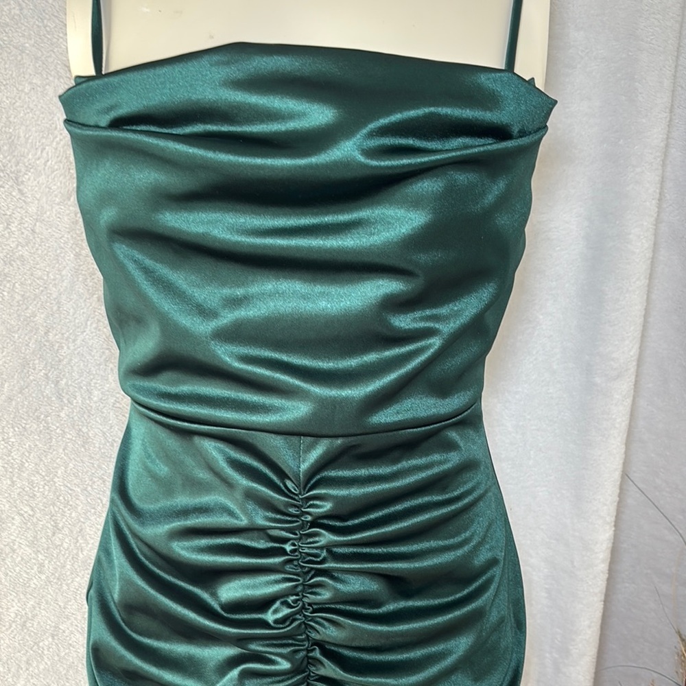 Elegant‎ Green Ruched Dress - Picture 3 of 8